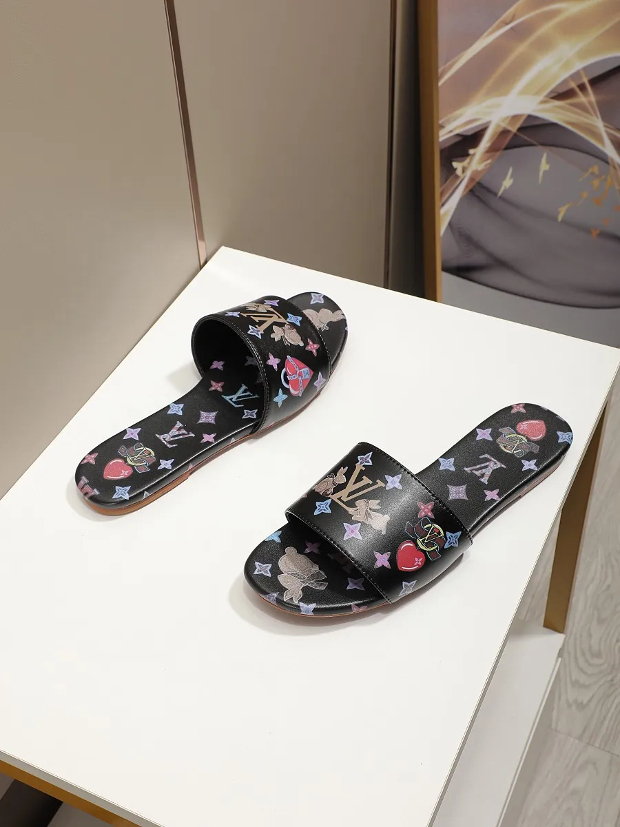 👟👟Ex-factory price 320👟👟 LV’s new flat-low flip-flops, 5D printed jade rabbit pattern, cowhide surface and sheepskin lining, genuine leather bottom imported from Italy, size 35-41